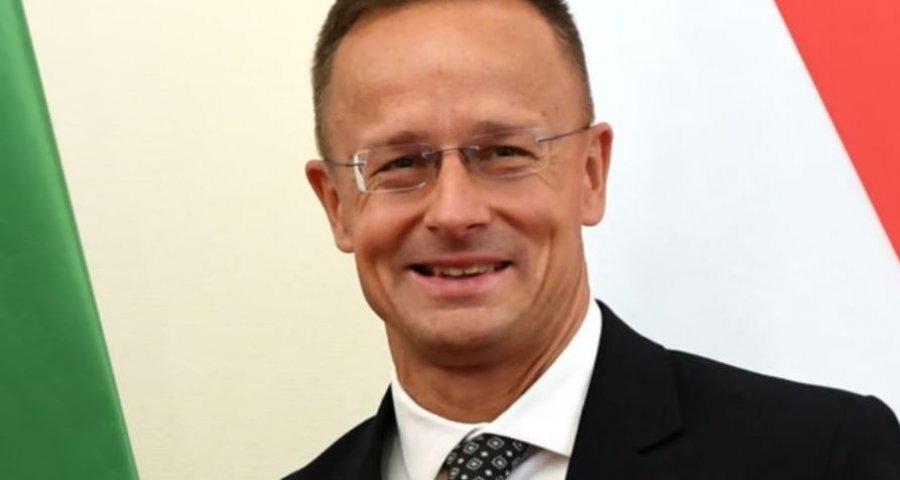 Hungaria refuzon të ndalojë blerjen e naftës ruse, pavarësisht kërkesës së Trumpit për vendet e NATO-s