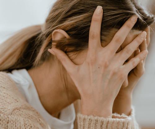 Një grua sulmohet fizikisht nga kunati i saj në Skenderaj