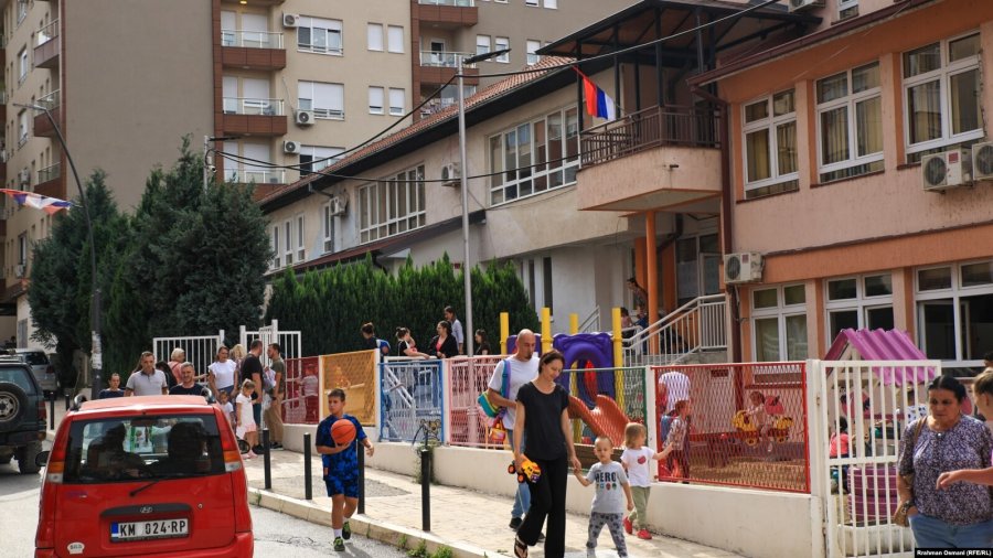 “Do t’i çregjistroj fëmijët nga shkolla”, reagimet e serbëve ndaj integrimit