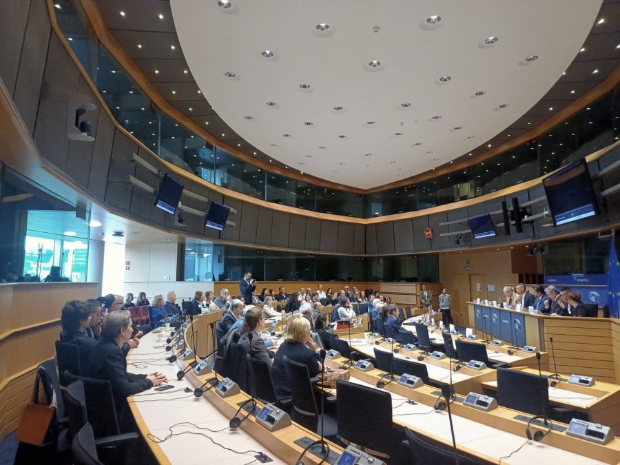 Dokumentari për masakrën në Obrinë e Epërme shfaqet në Parlamentin Evropian