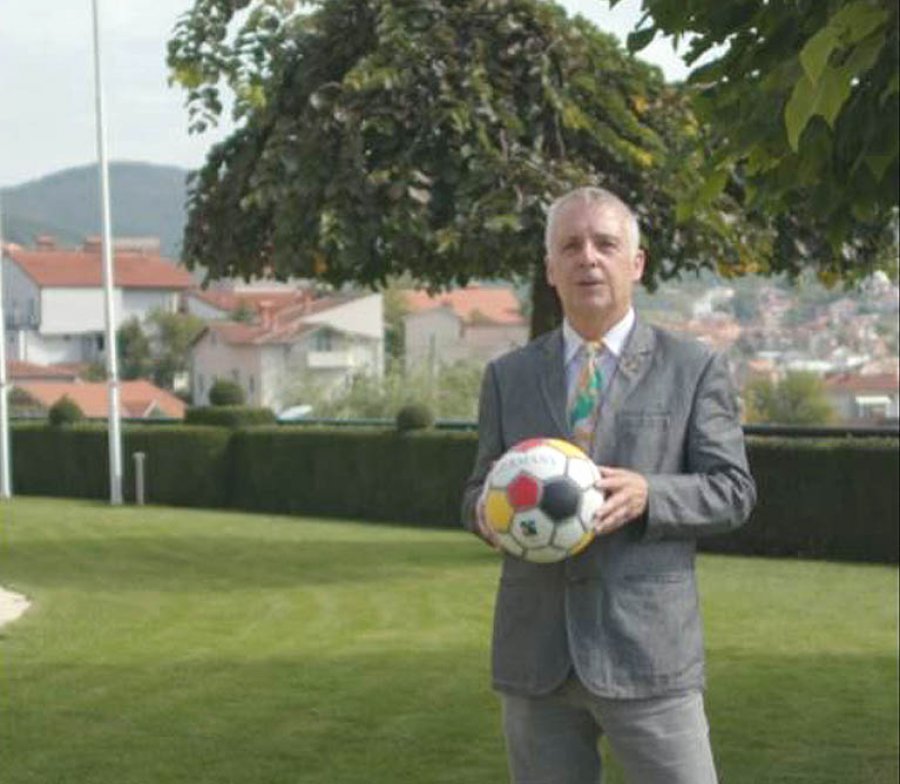 “Do të më mungojë Kosova” - Rohde jep lamtumirën pas 5 vjetësh shërbim, ia “gjuan” topin pasardhësit të tij Rudolph