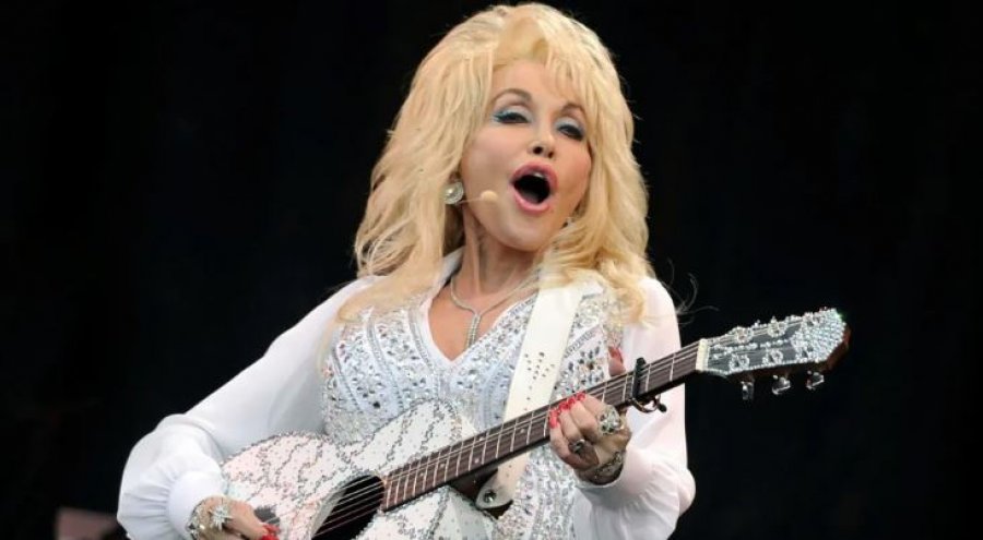 Dolly Parton shtyn koncertet në Las Vegas për shkak të problemeve shëndetësore