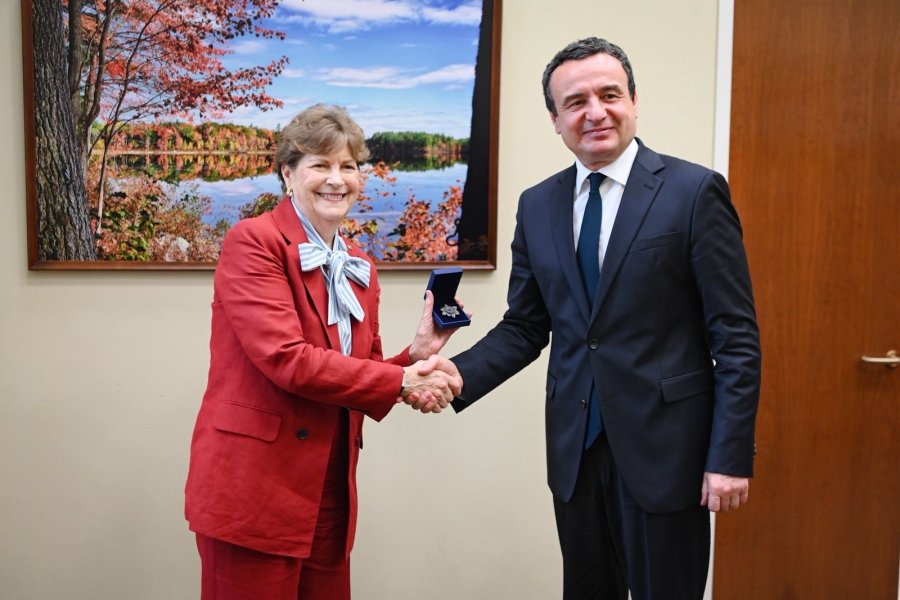 Kurti takohet me senatoren Shaheen, flasi për marrëdhëniet bilaterale SHBA-Kosovë