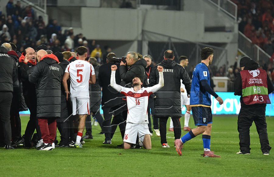 Erdogan uron ekipin turk: Kualifikim historik i Turqisë në Botëror