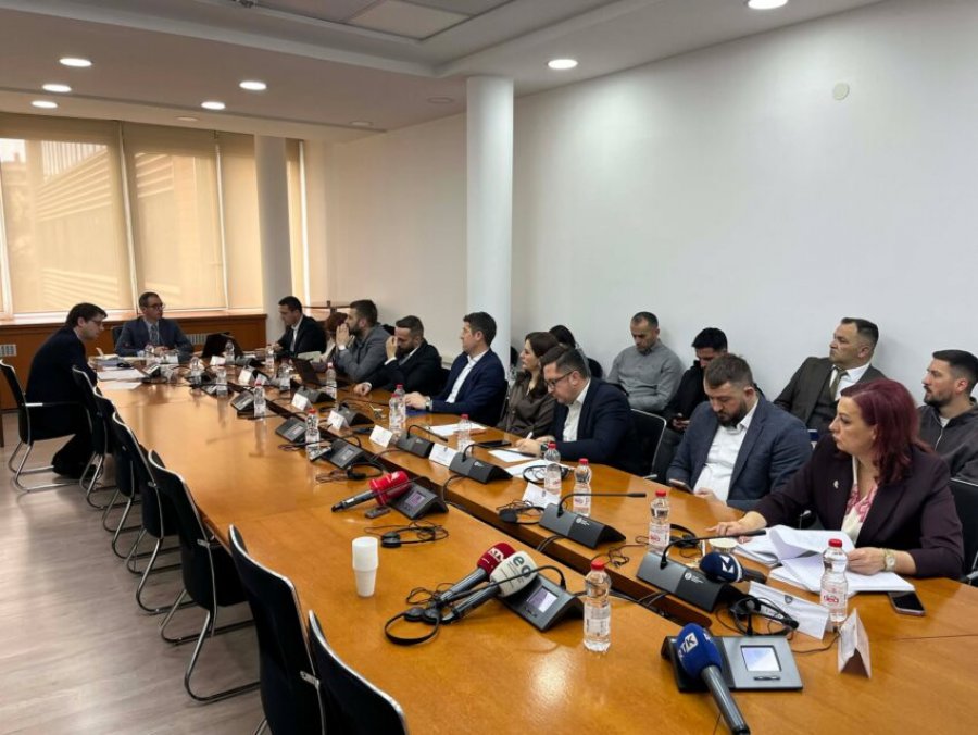 Komisioni për Buxhet miraton projektligjin për marrëveshjen e kredisë për sektorin financiar  kundërshtohet nga PDK ja