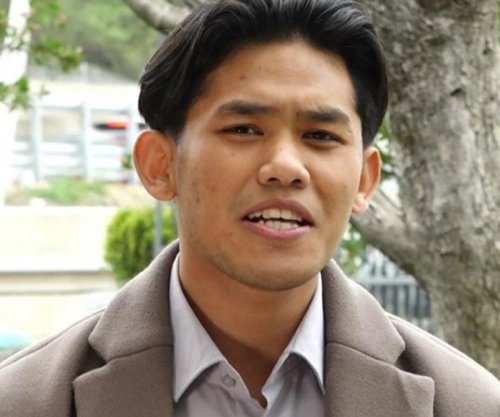 Indoneziani 25-vjeçar dashurohet me Shqipërinë: Dua të qëndroj gjatë dhe po mësoj shqip [video]