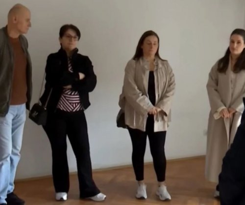 Pas 27 vitesh, familja Rushiti rikthehet në shtëpinë ku iu vranë prindërit