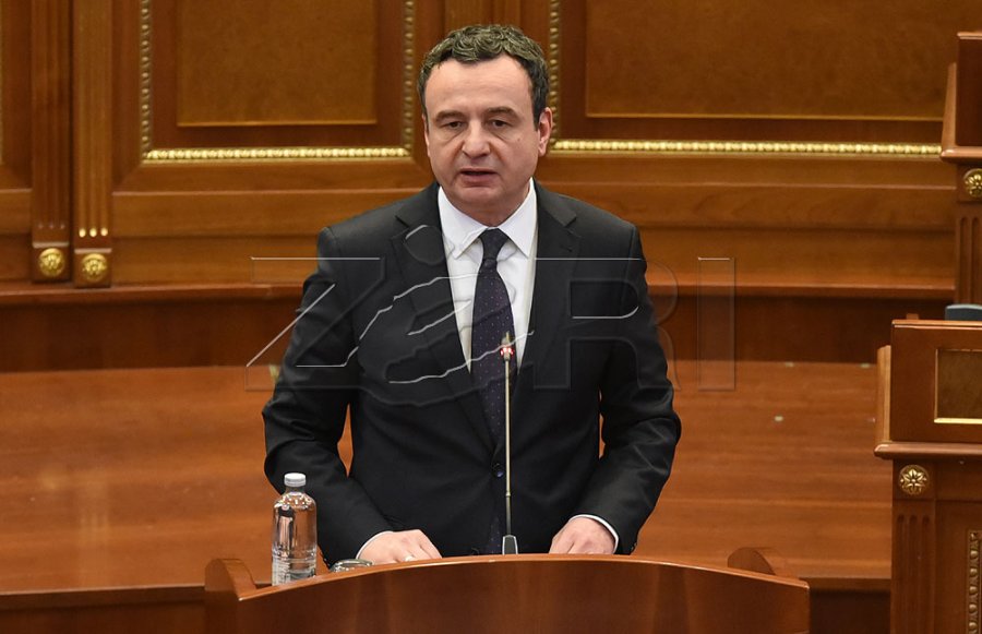 Kurti flet për mediat, përmend “raportimet për financime me thasë parash”