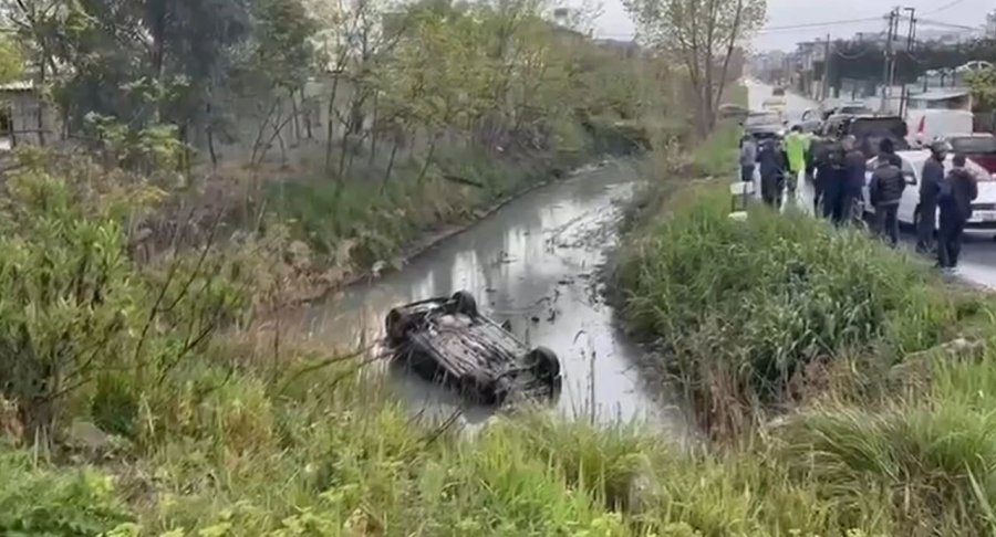 Durrës, 24-vjeçarja humb kontrollin e mjetit dhe përfundon në kanal