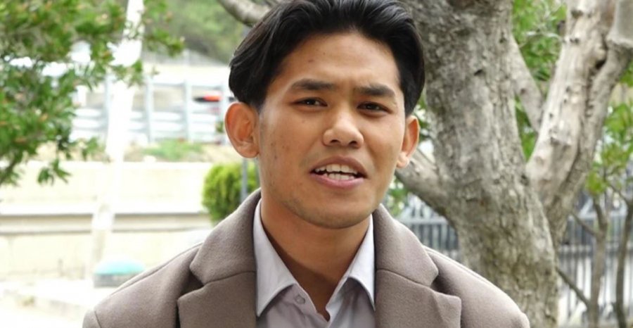 Indoneziani 25 vjeçar dashurohet me Shqipërinë  Dua të qëndroj gjatë dhe po mësoj shqip  video 