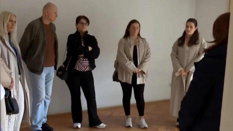 Pas 27 vitesh  familja Rushiti rikthehet në shtëpinë ku iu vranë prindërit