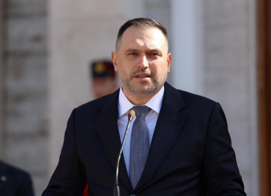 Pas alarmit për Iranin  ministri shqiptar i Mbrojtjes  Qytetarët të jenë të qetë  s ka vend për panik