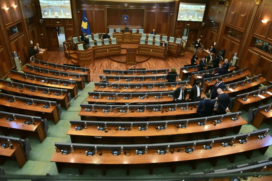 U tha se do të fillojë në ora 10 00  seanca e Kuvendit nuk ka nisur ende