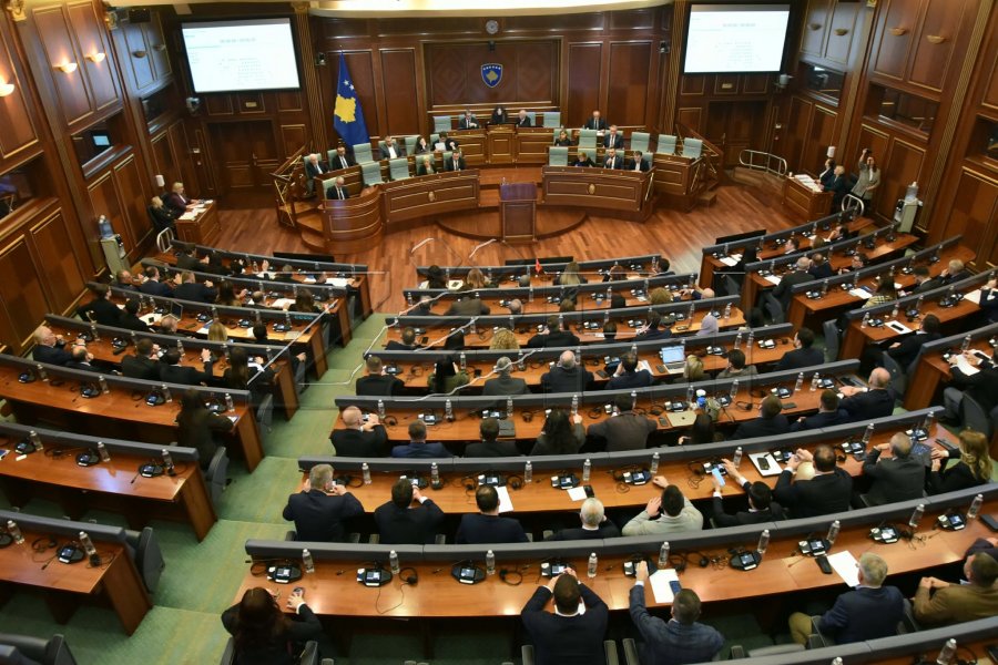 Nis seanca plenare e Kuvendit, një orë vonesë