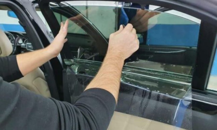 Vendim i ri  xhamat e zinj në vetura tashmë lejohen në Kosovë  legalizimi bëhet përmes A TEST