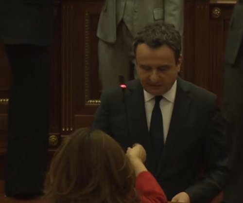 Musliu ia kap mikrofonin Albin Kurtit, nuk e lejon ta vazhdojë fjalën në foltore