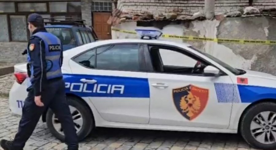 73-vjecari-ne-kamez-qellon-me-arme-per-te-larguar-nje-kafshe-lendon-30-vjecaren