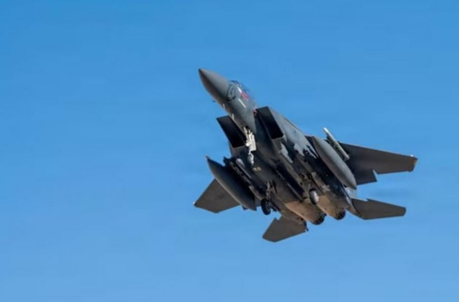 Rrëzohet edhe një aeroplan i Forcës Ajrore të SHBA së në rajonin e Gjirit Persik