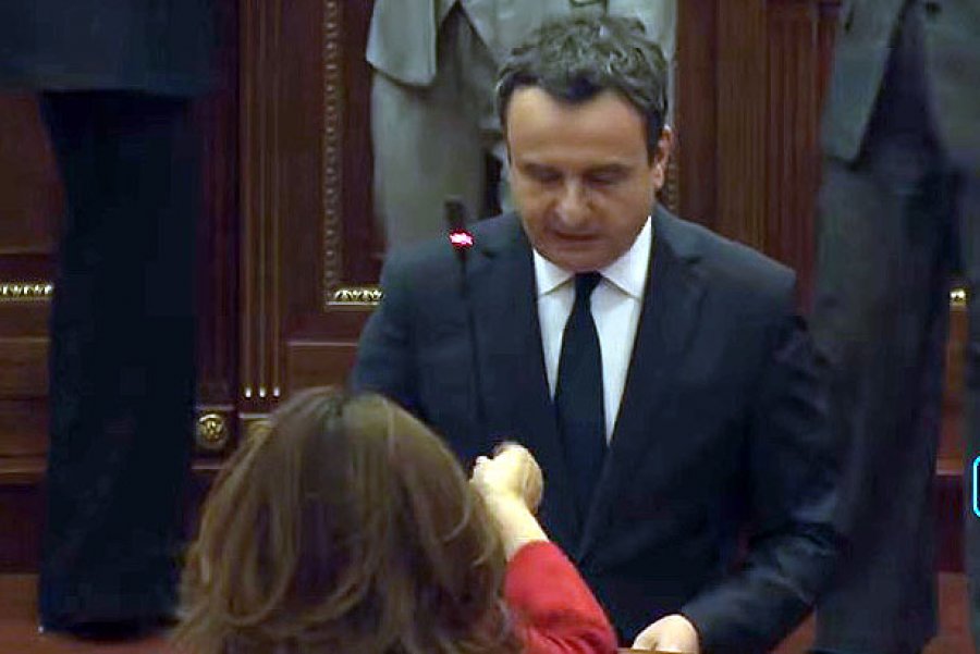 Musliu ia kap mikrofonin Albin Kurtit  nuk e lejon ta vazhdojë fjalën në foltore