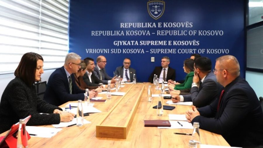 Mbahet tryezë e diskutimit me kryetarë të gjykatave për unifikimin e praktikës gjyqësore  me fokus në masën e paraburgimit