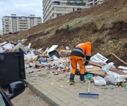 Rama: Po pastrohen mbeturinat në lagjen Mati 1, lut qytetarët t’i përdorin kontejnerët