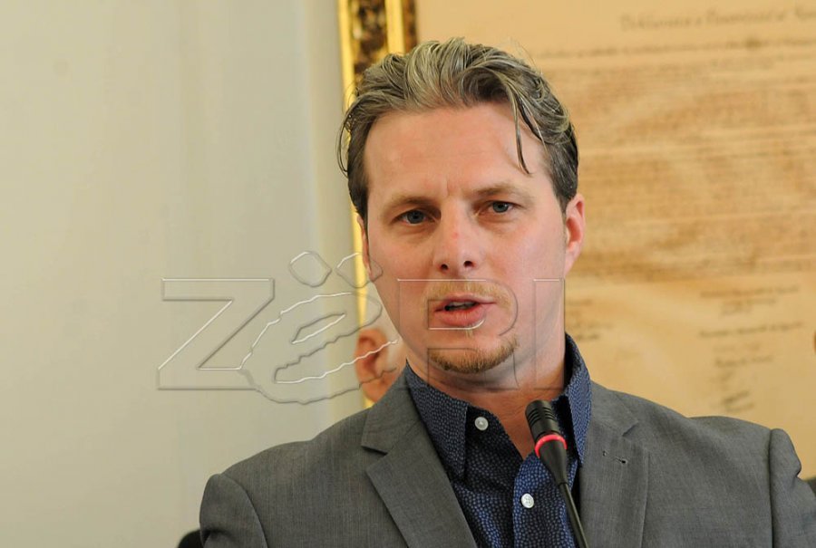 Arifi i ashpër me Osmanin: Vazhdimisht e ka luajtur rolin e atasheut mbrojtës të Kurtit