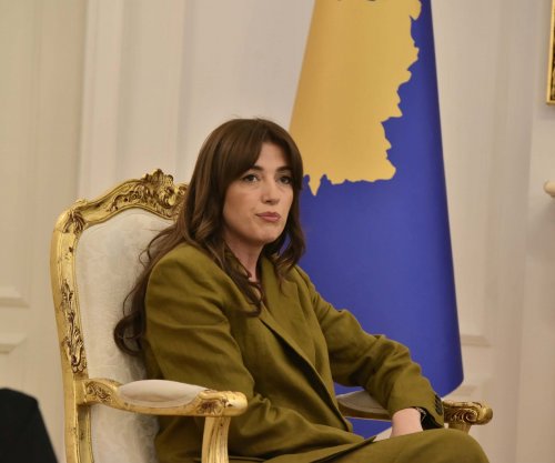 Ditën e parë si ushtruese e detyrës së presidentes, Albulena Haxhiu e nis me homazhe  