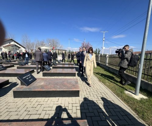 Haxhiu bën homazhe në nderim të 98 viktimave të Masakrës së Rezallës