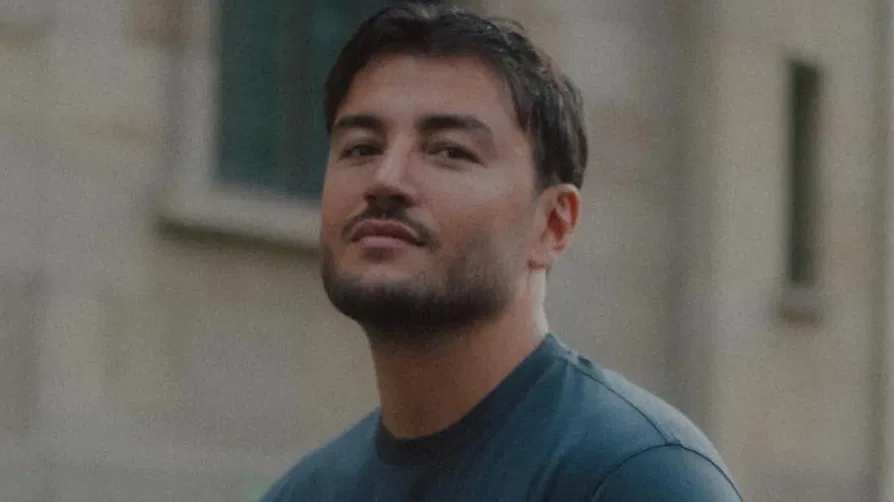 Ardian Bujupi bëhet baba për herë të parë