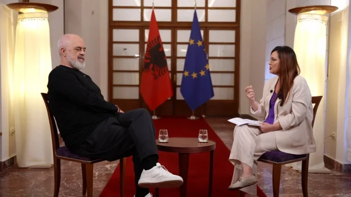 Rama prezanton librin  Në Sofrën e Hënës   E shkrova nga dashuria për gjuhën shqipe