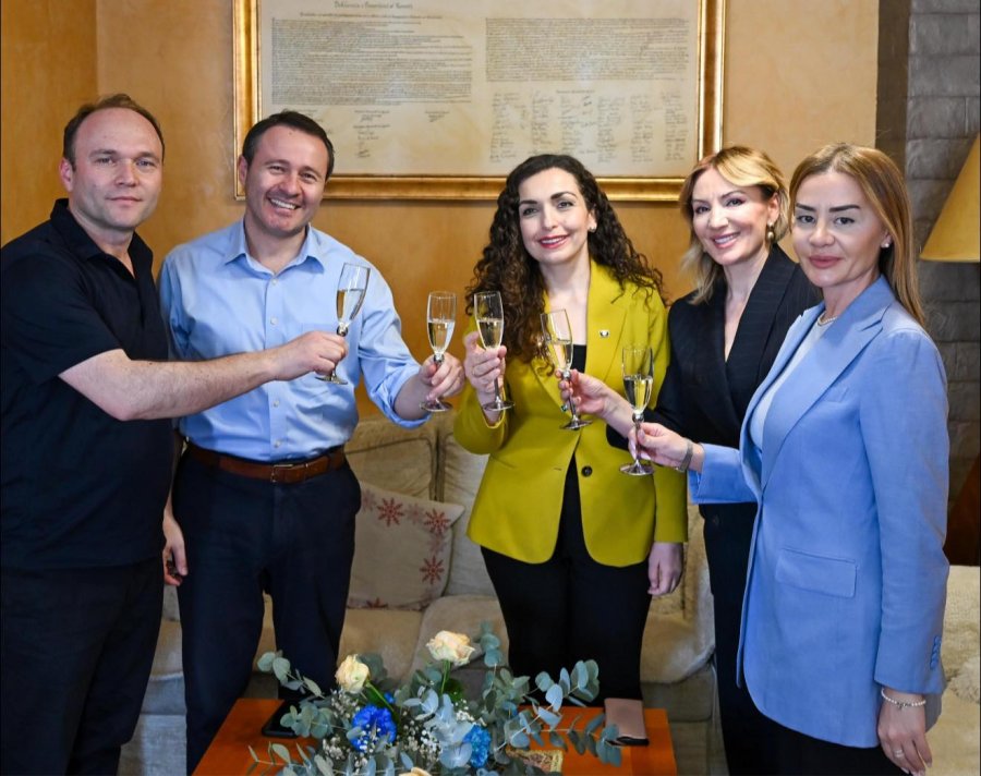 Osmani për Pashkë viziton familjen e ish deputetit Zeneli  Bashkimi  vlera më e lartë e popullit tonë