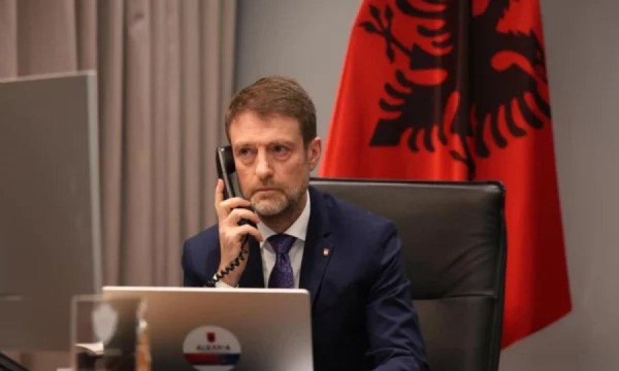 Hoxha përkrah protestën e studentëve shqiptarë në Shkup  Kërkesë e drejtë  të adresohet me seriozitet institucional