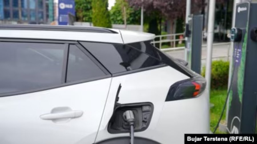 Përballë shtrenjtimit të naftës  a janë veturat elektrike opsion për qytetarët 