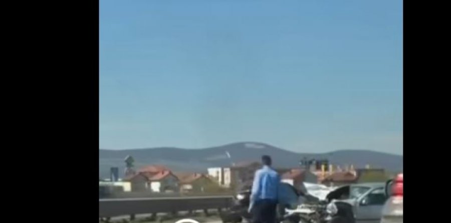 Aksident i rëndë trafiku në rrugën Veternik   Fushë Kosovë  video 
