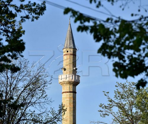 Hajnat shënjestrojnë xhamitë e fshatrave të Kamenicës, vjedhin 300 euro në njërën prej tyre