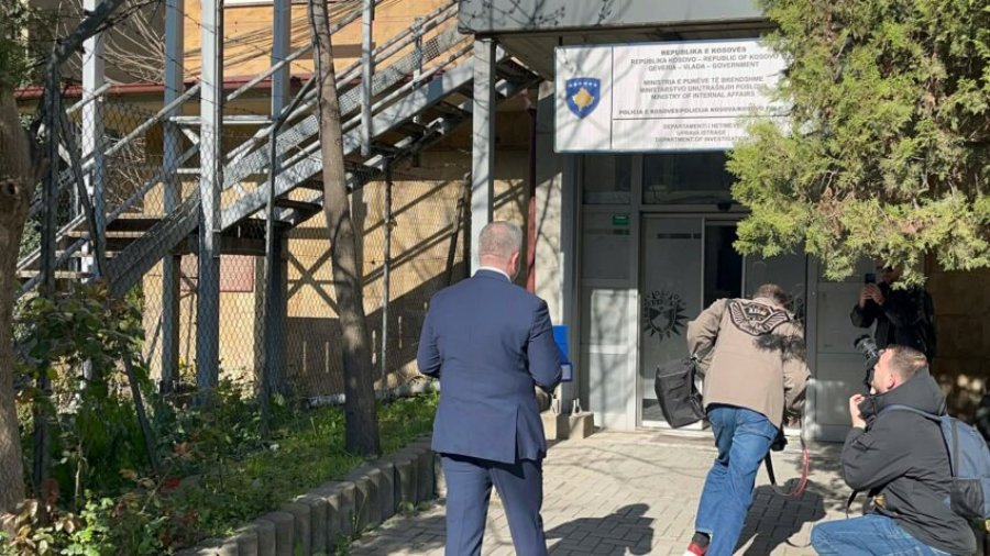 Azemi dorëzoi në Polici dëshmitë për njehsorët elektrikë