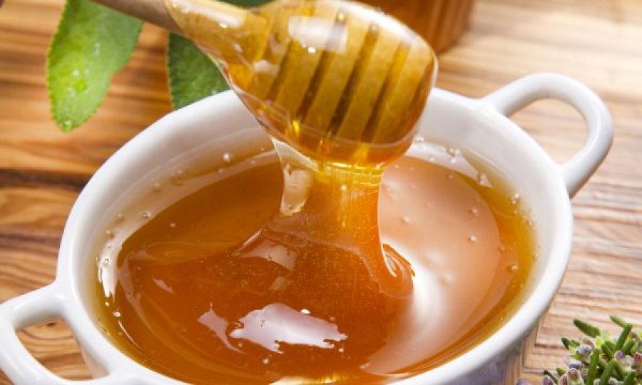 Mjalti më i mirë se antibiotiku për kollën akute