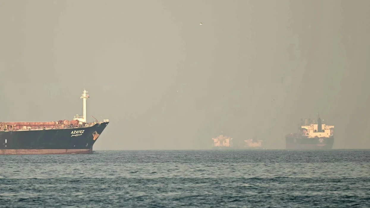 Disa orë pas shpalljes së armëpushimit SHBA - Iran, pak lëvizje në ngushticën e Hormuzit