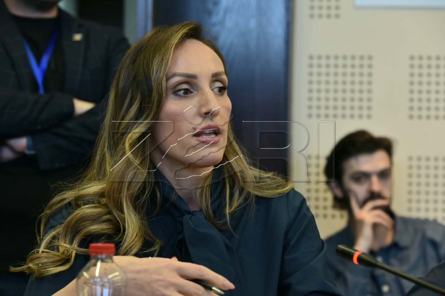 Bytyqi e AAK-së: Financimi i ekspozitës “Masakrat në Kosovë 1998–1999” lidhet me ministren Gërvalla