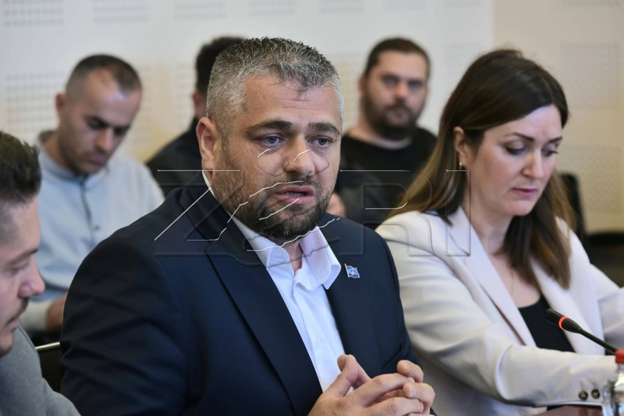 Hoti flet për ekspozitën në shesh që ngjalli reagime  Nuk ishte në përgjegjësinë time