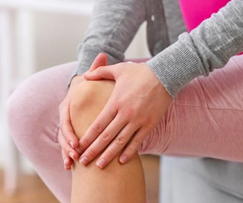  Ortopedi Bejta flet për dhimbjet e gjunjëve në moshë të re