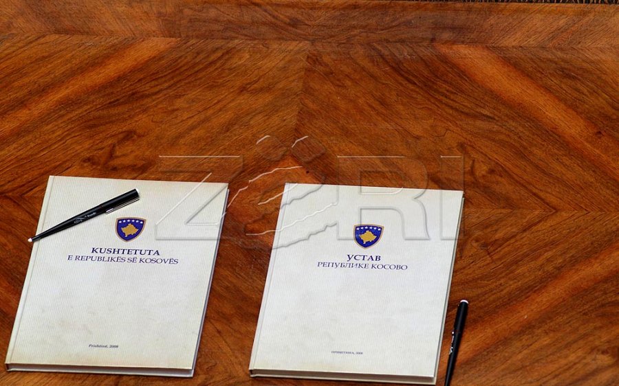 Bajraktari  Në vitet e fundit roli i Kushtetutës ka qenë shumë i rëndësishëm për sqarimin e situatave politike