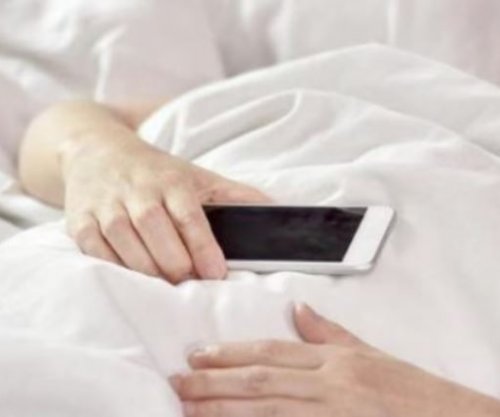 Pse nuk duhet të flini me telefon pranë trupit?