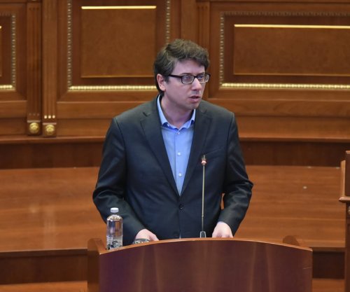 Ministri Murati inkurajon sektorin privat të japë pagën e 13-të: Mund të rregullohet edhe me ligj