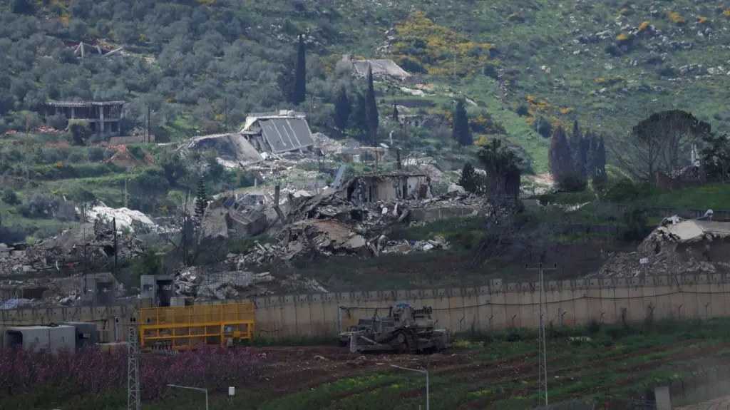 Izraeli dhe Hezbollahu shkëmbejnë sulme gjatë natës