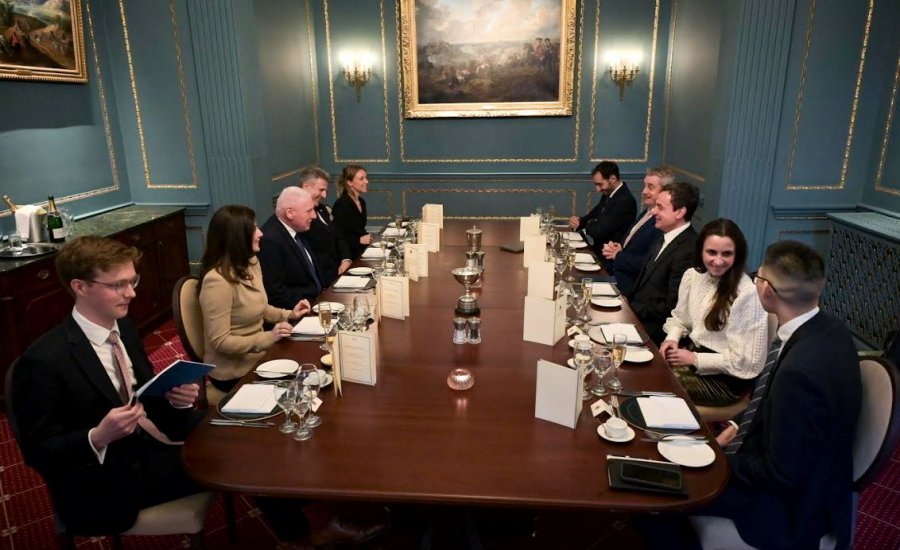 Darkë zyrtare në Londër, Kurti falënderon Britaninë për mbështetjen ndaj Kosovës