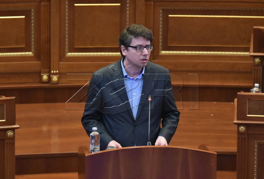 Ministri Murati inkurajon sektorin privat të japë pagën e 13 të  Mund të rregullohet edhe me ligj