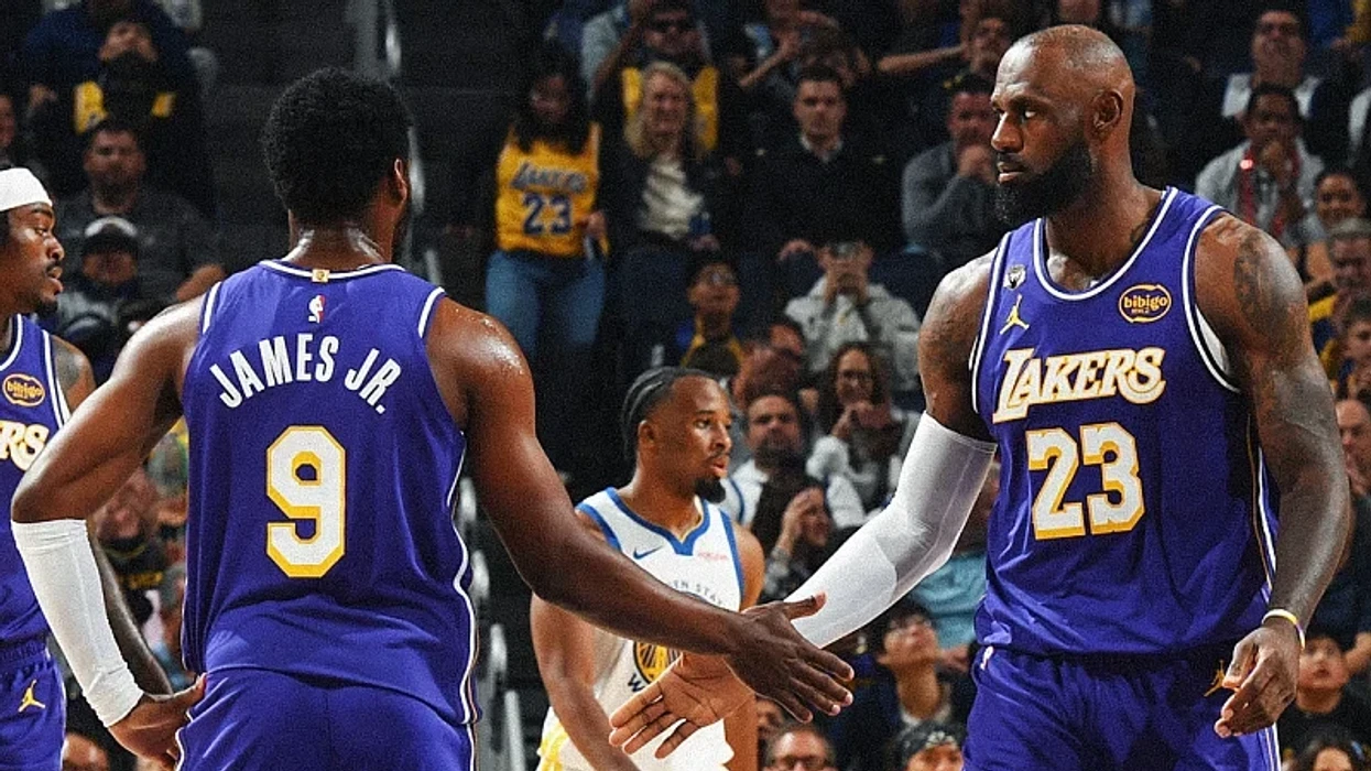 Moment historik në NBA  LeBron James dhe djali i tij asistojnë njëri tjetrin