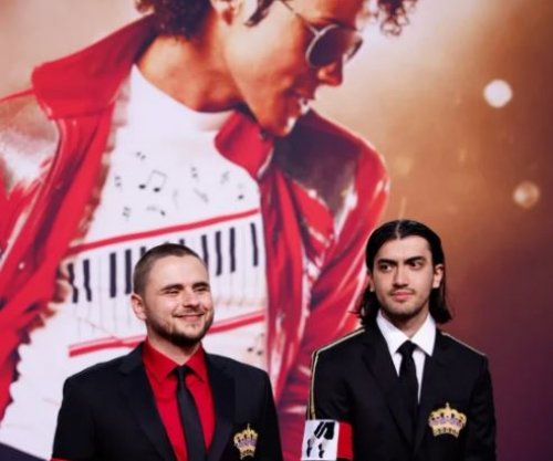 Djemtë e Michael Jackson shfaqen në publik pas një kohe të gjatë, ata u paraqitën në premierën e filmit për të