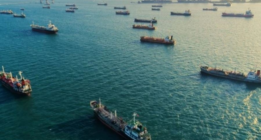 mbyllja-e-hormuzit-paraqet-rreziqe-te-medha-per-mungese-karburanti-rriten-cmimet-e-biletave